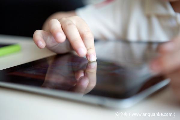 英国将修改《在线安全法案》限制成年人“合法但有害”内容